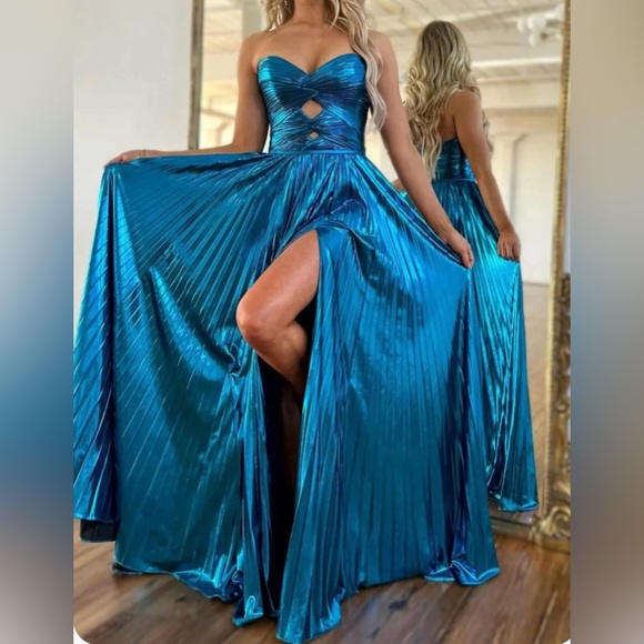Darling Prom/Formal Dress - Picture 1 of 1